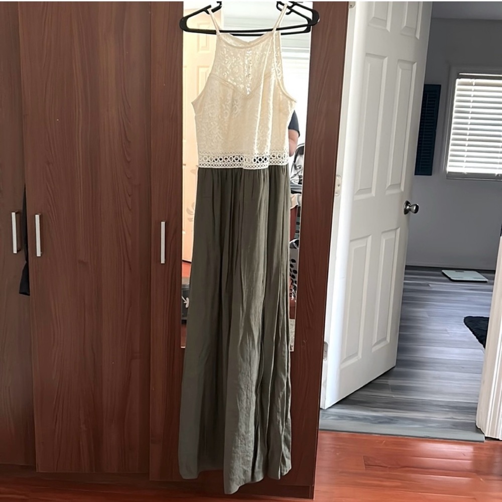 Elegant Two-Tone Maxi Dress